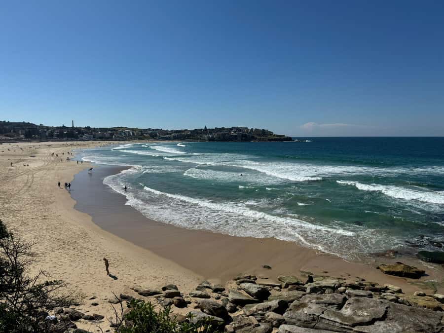 1/2 day Sydney Sightseeing and Bondi Beach Tour - A smart heads-up on narration at mini-bus stops