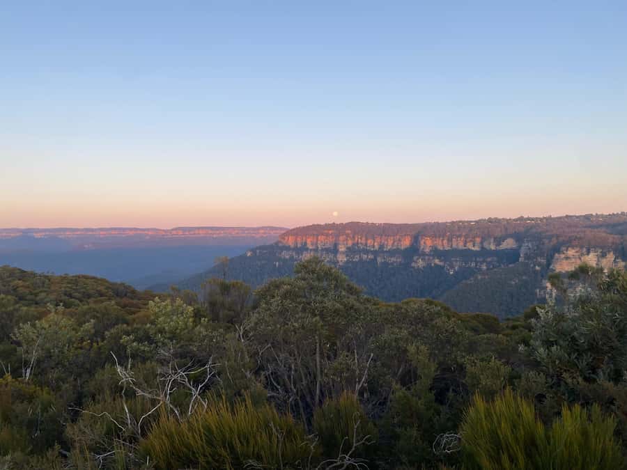 #1 Blue Mountains Tour Scenic World Waterfalls Wildlife Park - Three Sisters and Jamison Valley: the photos are good, the context is better