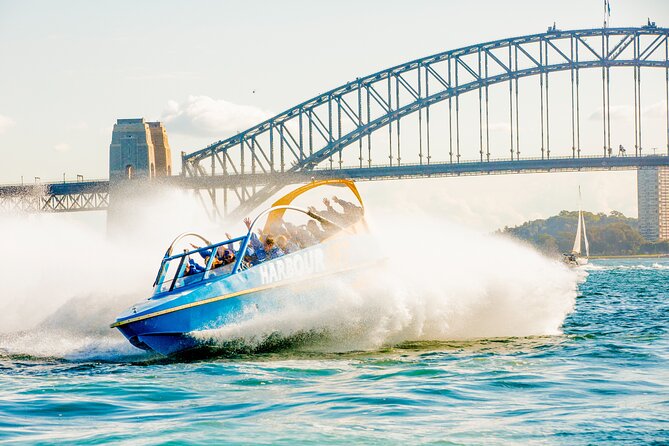 30-Minute Sydney Harbour Jet Boat Ride: Jet Blast - Opera House and Harbour Islands: the ride sets the tone immediately