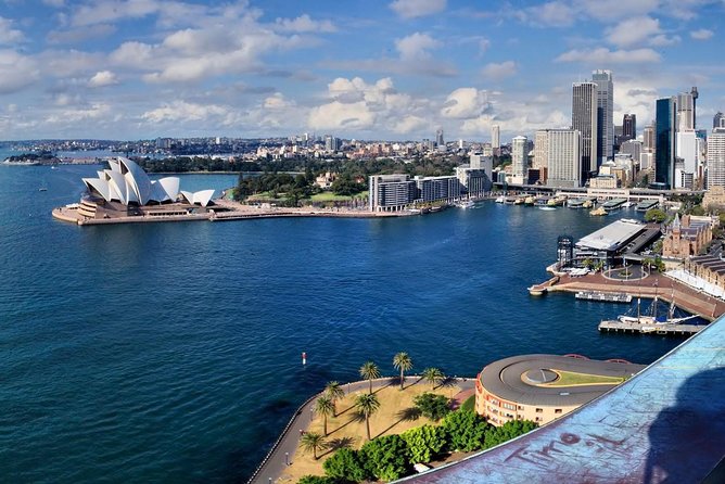 Arrival Transfer: Sydney Airport SYD to Sydney in Luxury Van - Who Should Book This Sydney Airport Luxury Van Transfer
