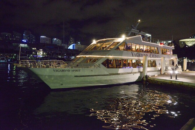 Australia Day Dinner and Fireworks Cruise on Sydney Harbour - The party factor: DJ music, bar service, and keeping your energy up