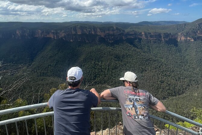 Blue Mountains Private Tour & Scenic World Included - Cockatoos in Katoomba: One Wild Moment You Can Actually Plan For