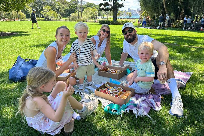 Foraging Tour: Botanical Gardens Walk & Picnic - Wildlife spotting without turning it into a checklist