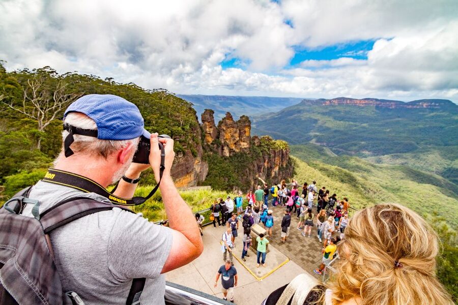 From Sydney: Blue Mountains, Scenic World, Zoo, & Ferry Ride - The village lunch stop: flexible, but don’t count on a plan