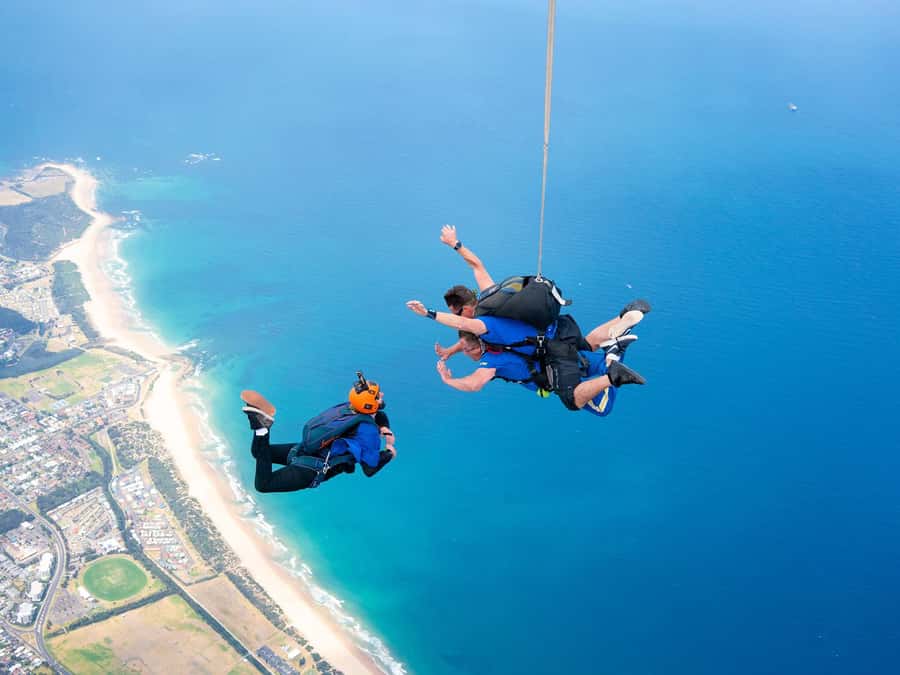 From Sydney: Tandem Skydive Experience over Beach - Should You Book This Tandem Jump Near Newcastle and Lake Macquarie?