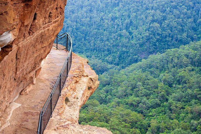 Luxury Small Group of 5 Blue Mountains Escape Tour - Stop 3: Katoomba for Lunch and Local Shop Time
