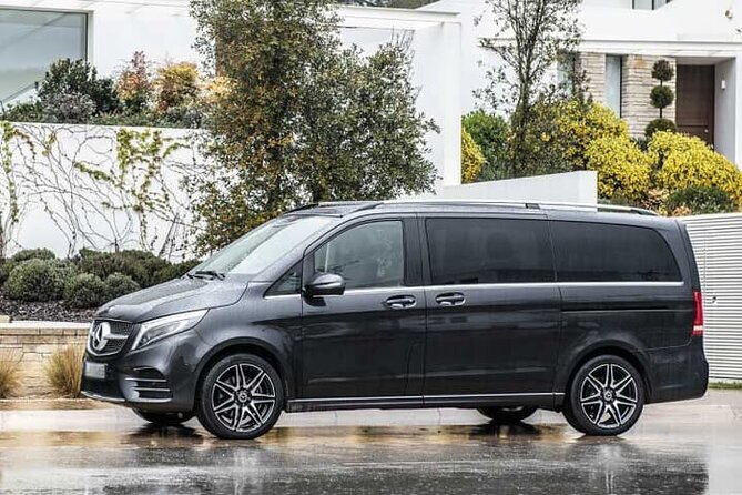 Minivan Arrival Transfer from Sydney Airport SYD to Sydney City - From SYD to Your Hotel, Without the Airport Stress