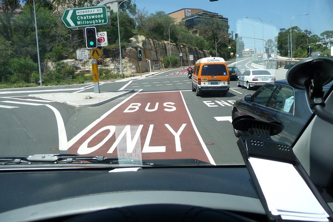 Premium Private Transfer FROM Sydney CBD/Downtown to Sydney Airport 1-11 people - Kids, Seats, and Family-Friendly Boarding