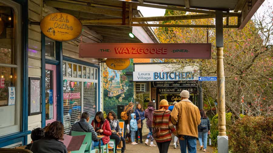 Private Blue Mountains, Scenic World & Wentworth Falls Tour - Blue Mountains walking time, birdsong, and the Three Sisters story at Echo Point