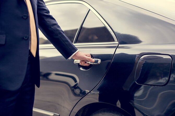 Private Chauffeured Airport Departure Transfers in Sydney - Drop-off at Sydney Airport, and why door-to-check-in matters
