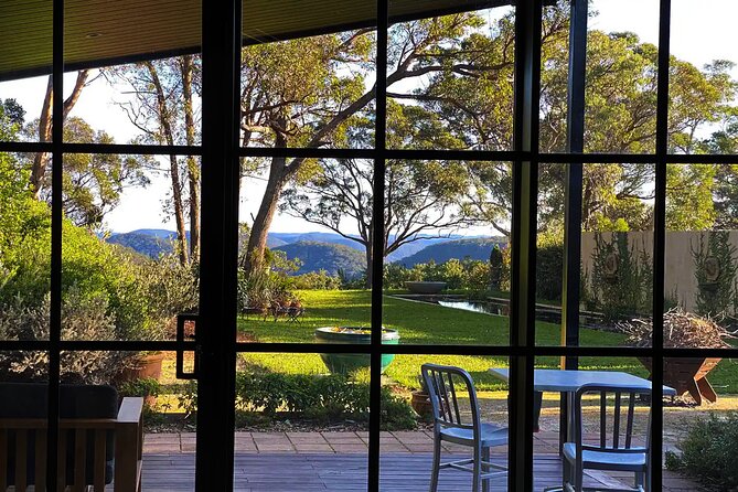 Private Nature Escape Tour 2 Days in Sydney - Day 2: conservation park animals, Wollombi lunch, and Hunter wineries