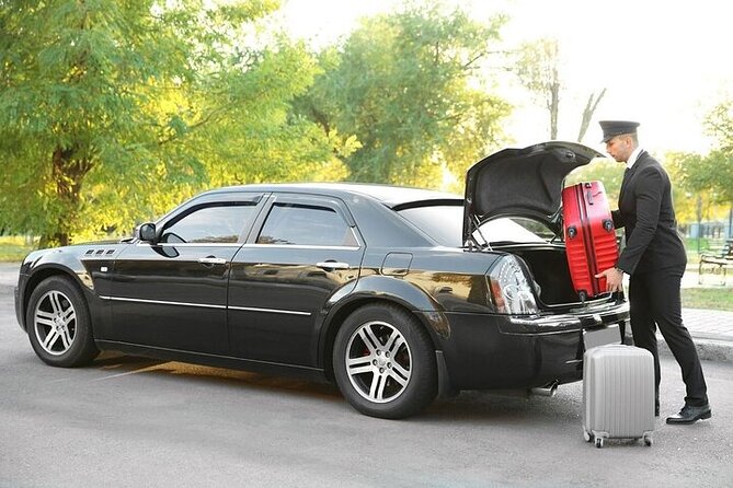 Private One-Way Airport Transfer from Sydney Airport to Sydney - From SYD to your door in about 15 minutes