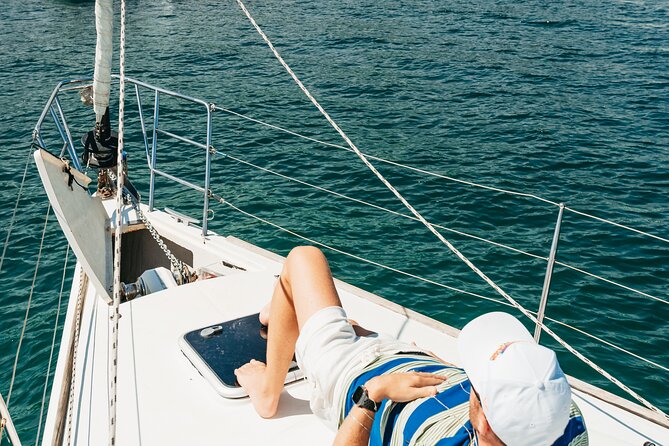 Private Sydney Harbour Twilight Sail with Champagne - Watsons Bay and Fort Denison: Seaside Vibes and Heritage on the Water