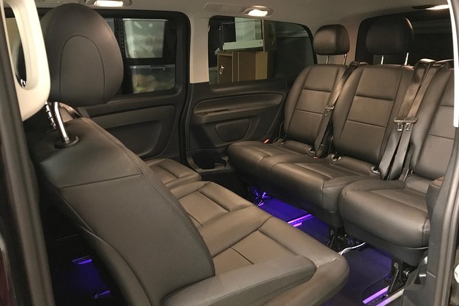 Private Transfer FROM Sydney Downtown to Sydney Airport 1-2 pax - A private one-way transfer that removes the airport scramble