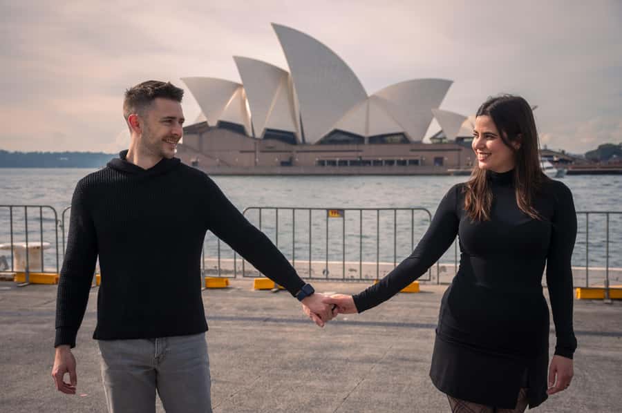 Romantic photoshoot for couples in Sydney - Meeting at 93 George St: how to find your photographer near Zia Pina Pizza