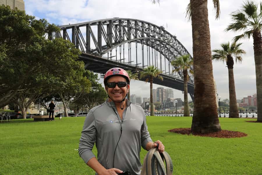 Scenic Sydney Harbour Bridge Bicycle Ride - Starting in The Rocks, then getting your kit dialed in