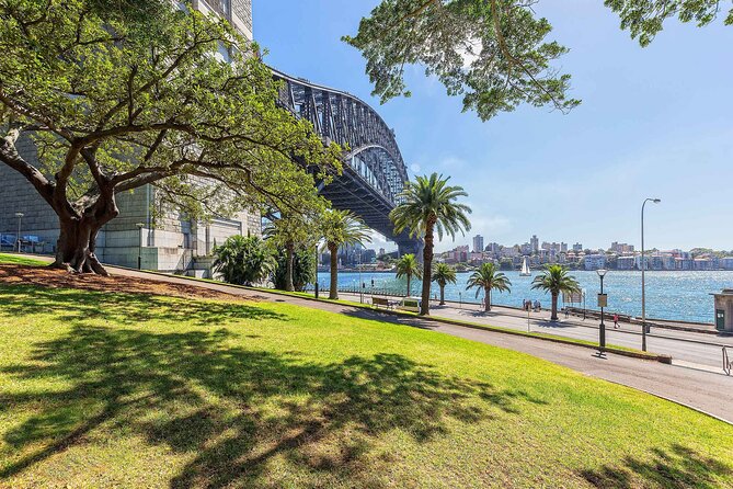 Small Group Tour Sydney City Highlights and Hidden Gems - The small-group setup, air-conditioning, and live commentary you’ll actually use
