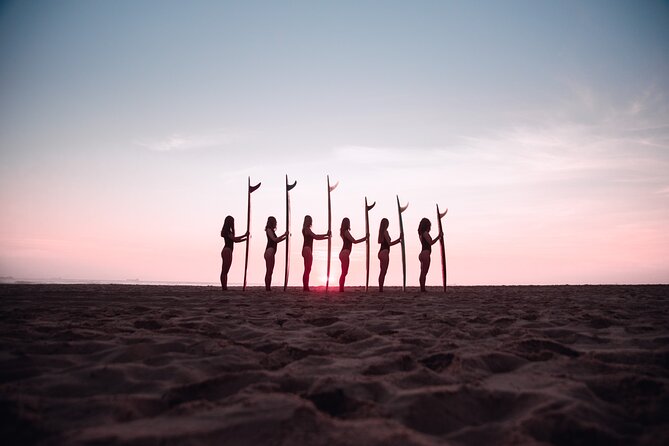 Sunrise & Surf Beach Lifestyle Photoshoot - The surf vibe: board and props for a more authentic Aussie look