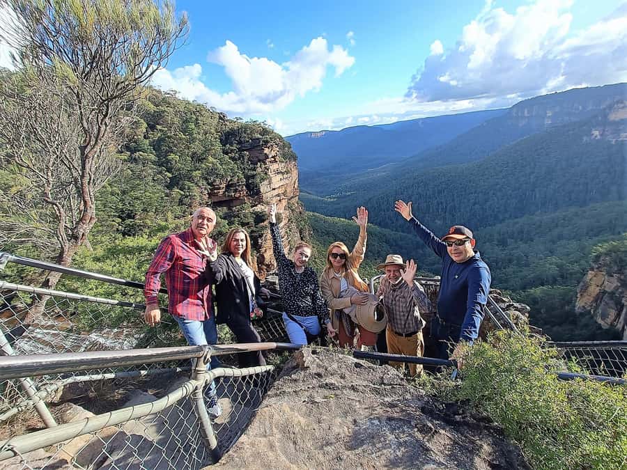 Sydney: Blue Mountains Late Start: Walks, Wildlife & Dinner - Echo Point Lookout and Grose Valley Walks for Big View Payoffs