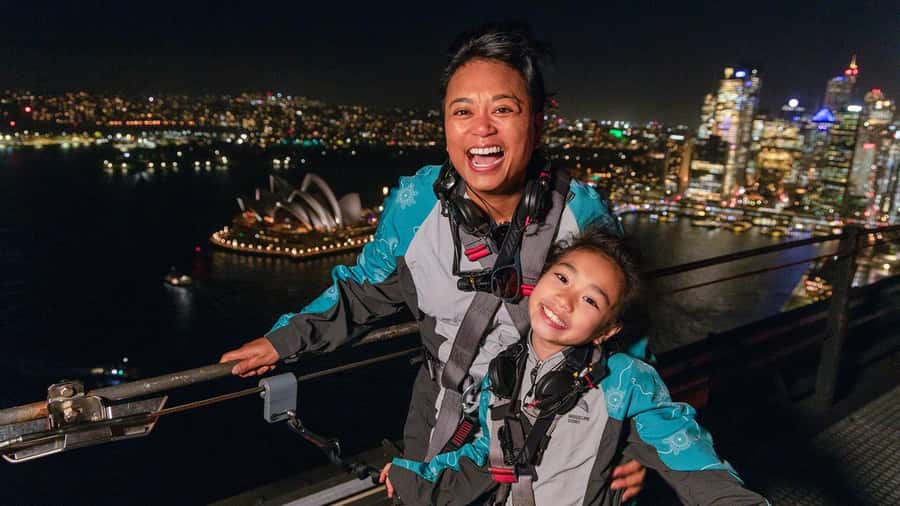 Sydney: BridgeClimb Sydney Harbour Summit Night - Safety rules you should know before you show up