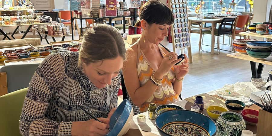 Sydney: Ceramic Plates & Bowls Paint and Sip Classes - The flow of the 150 minutes, from welcome to take-home finish