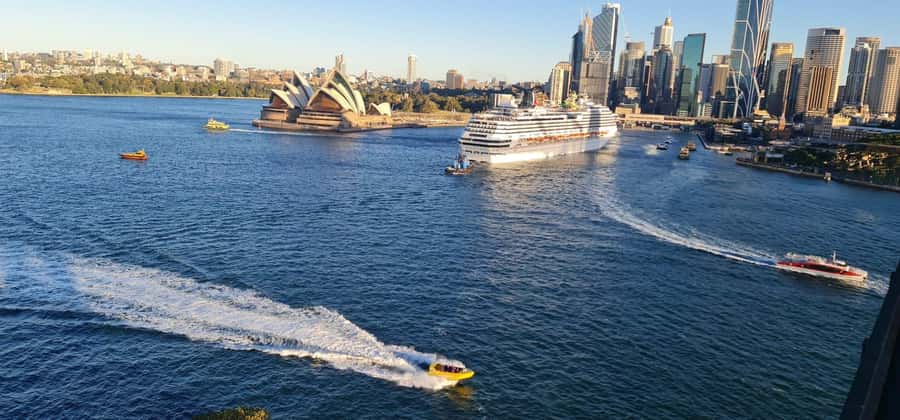 Sydney: City Sights Walking Tour - Hyde Park and St Mary’s Cathedral: history plus a calm center