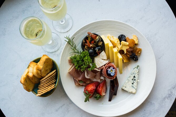 Sydney Cocktail Harbour Bar Cruise with Charcuterie Board - Weekend Energy: Live Music on Saturdays and Sundays