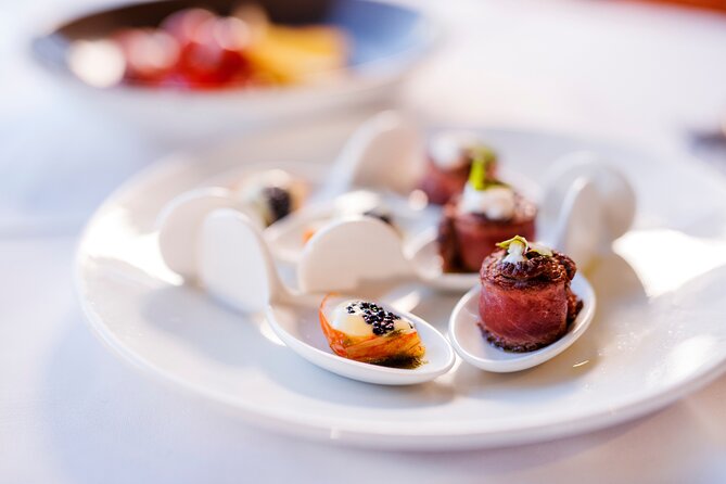 Sydney Gourmet Gold Penfolds Dinner Cruise from Darling Harbour - Live music on weekends adds charm, not chaos