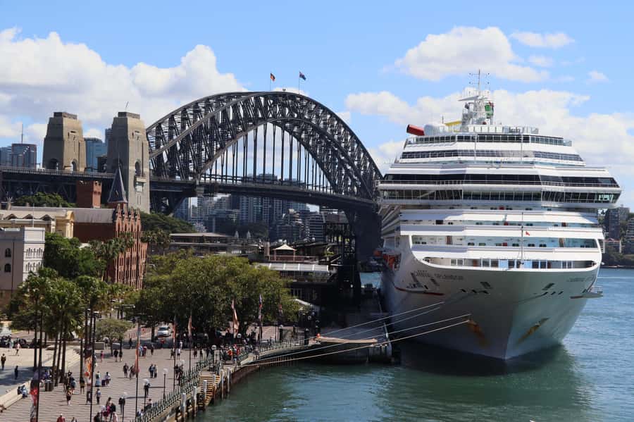 Sydney Half Day private tour: see Opera House, Bondi Beach - Bondi Beach: white sand, surfers, and a smart 30-minute window