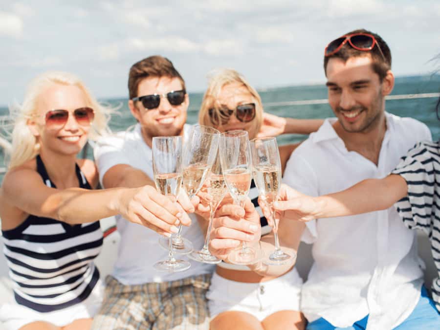 Sydney Harbour: 3-Hour Lunch Cruise with Live Music - Live Music That Sets the Mood, With One Seating Caution