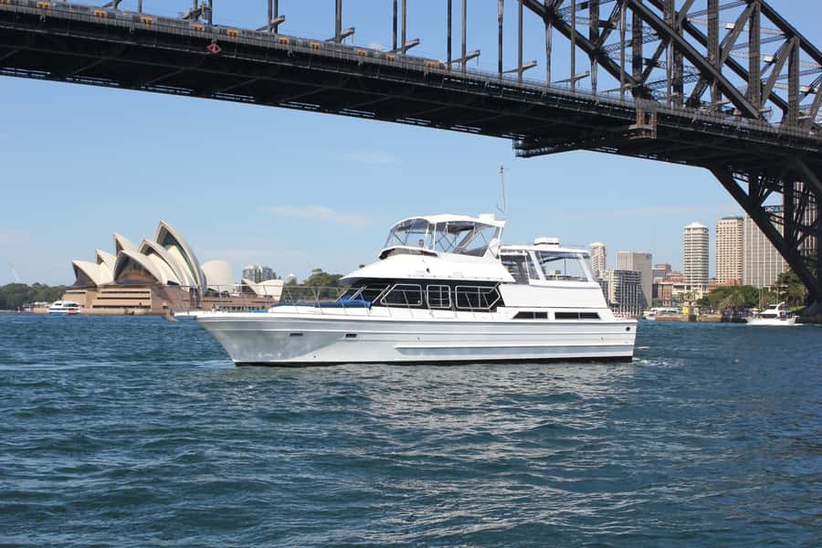 Sydney: Harbour Cruise with Gourmet BBQ Lunch, Beer and Wine - Live harbour commentary: how to see the icons without getting lost