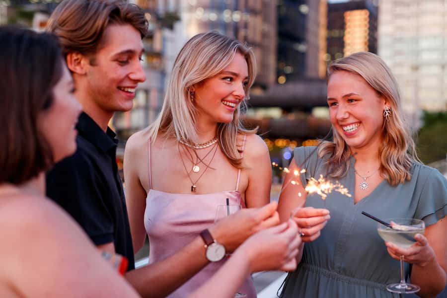 Sydney: Harbour Dinner Cruise with 3, 4 or 6-Course Menu - Live music on the weekend: fun background, not a loud disruption