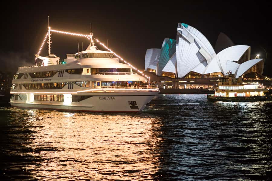 Sydney: Harbour Dinner Cruise with 3, 4 or 6-Course Menu - Dress code and comfort: smart casual is the rule