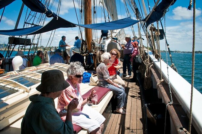 Sydney Harbour: Tall Ship Lunch Cruise - The 2-hour route: Sydney Harbour in one concentrated loop