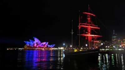 Sydney Harbour: Tall Ship Vivid Dinner Cruise