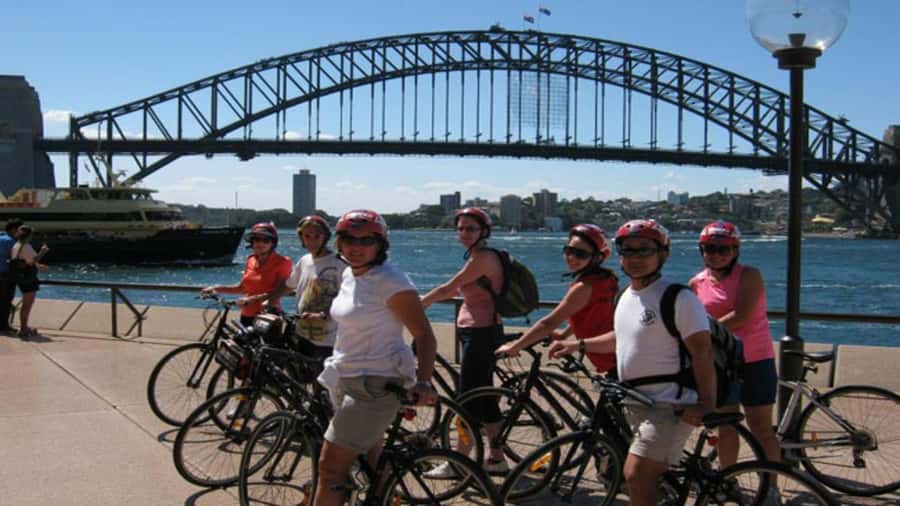 Sydney Highlight Attractions Guided Tour - Sydney Harbour Bridge and Opera House: photo stops with street-level meaning