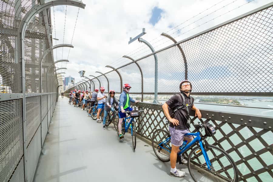 Sydney: Iconic Sights 4-Hour Bike Tour - Hyde Park, the ANZAC Memorial, and Chinatown on two wheels