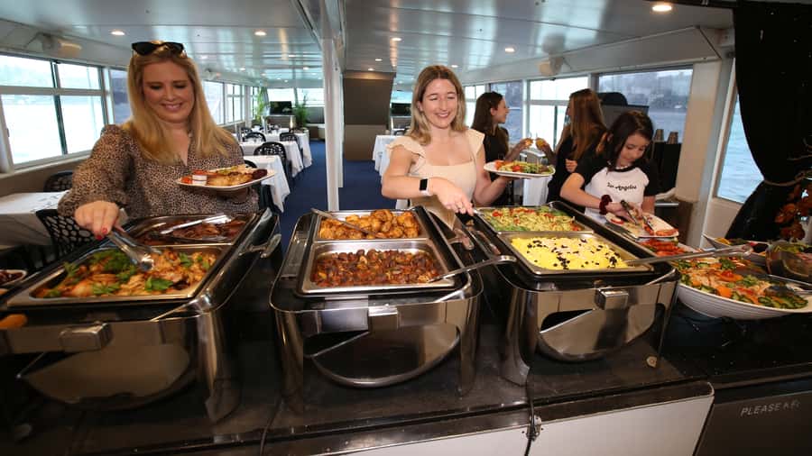 Sydney: Morning Sightseeing Bus to Bondi with Lunch Cruise - Why this Sydney land-and-water combo works