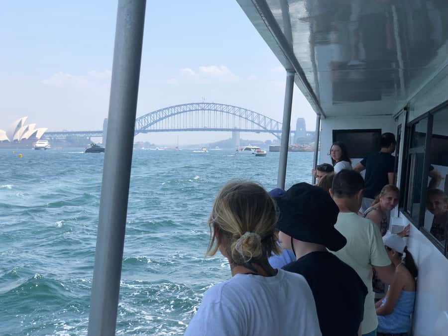 Sydney: Morning Sightseeing Bus to Bondi with Lunch Cruise - Bondi Beach free time: make 30 minutes count