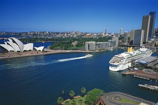 Sydney Port Arrival Transfer: Cruise Port to City Hotel - Vehicle comfort for a short ride: minivan, coach, and Sydney traffic math