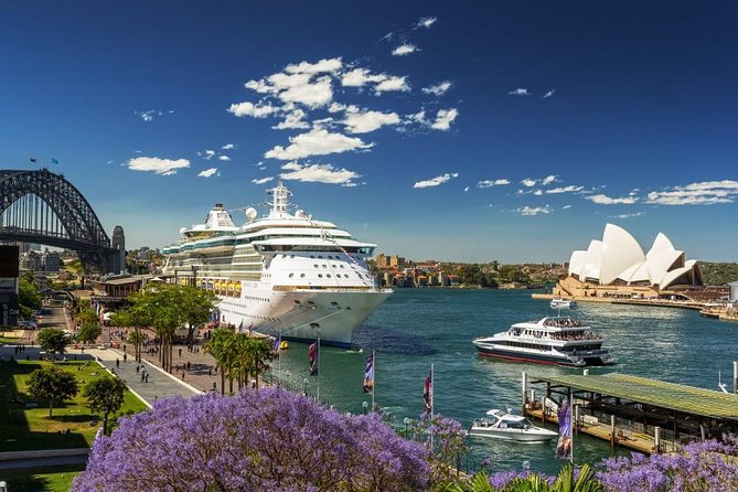 Sydney Private Day Tours | Main Attractions and Highlights | 6 Hour Private Tour - Mrs Macquarie’s Chair, Woolloomooloo Wharf, and a meat pie mission
