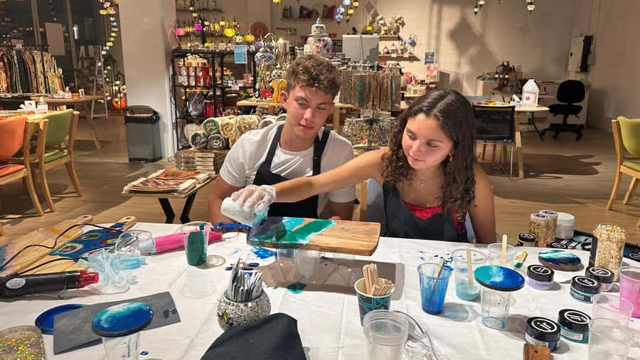 Sydney: Resin Art Classes - Cheeseboards & Coasters - Resin art in one hour at Art Masterclass Sydney