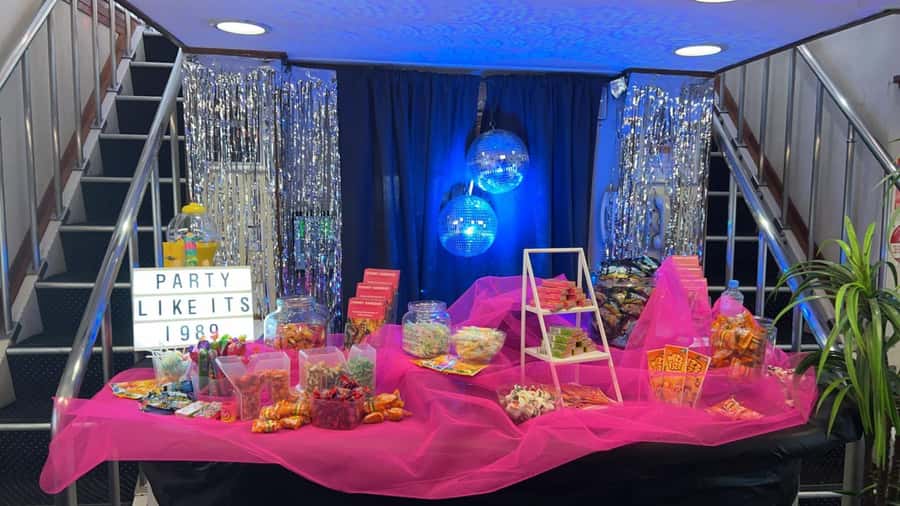 Sydney: Retro Party Cruise in Sydney Harbour with Snacks - The retro DJ set, from 70s hits to 90s party energy
