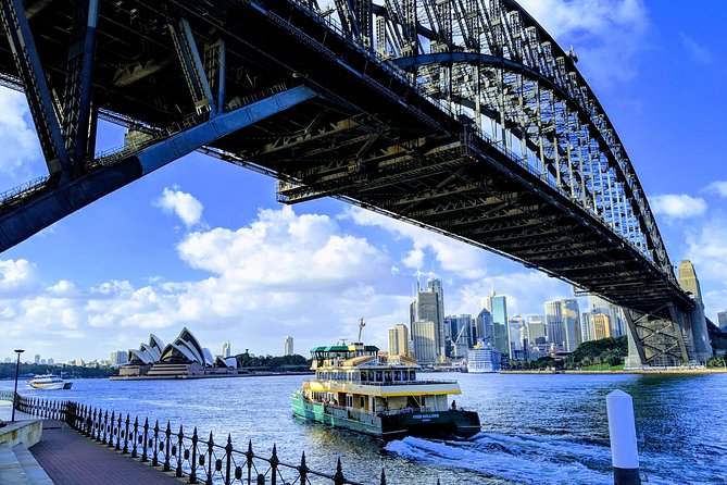 Sydney Secrets and Bondi Beach 4 HOUR MORNING PRIVATE TOUR - A half-day private route from harbour icons to Bondi Beach