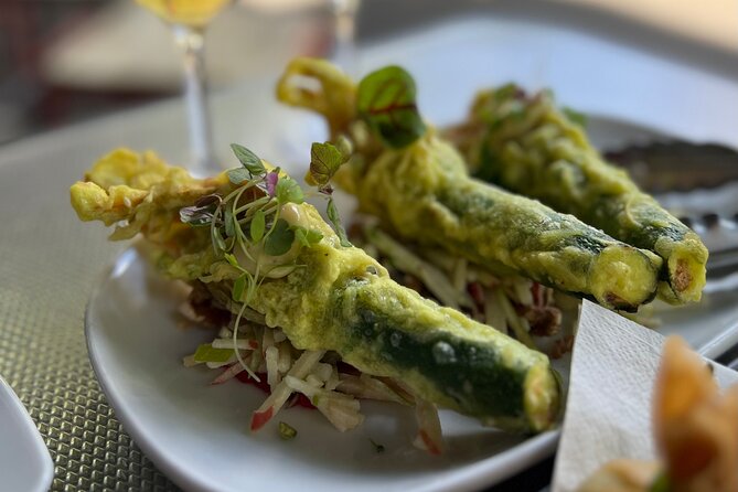 Sydney: Surry Hills Private Food Tour with +8 Local Tastings - What’s actually included: oysters, zucchini flowers, and the drinks that keep you moving