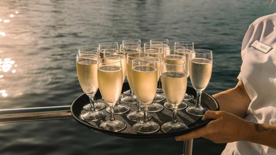 Sydney: Sydney Harbor Lunch Cruise with Welcome Drink - The Migloo experience: space, views, and an easy flow