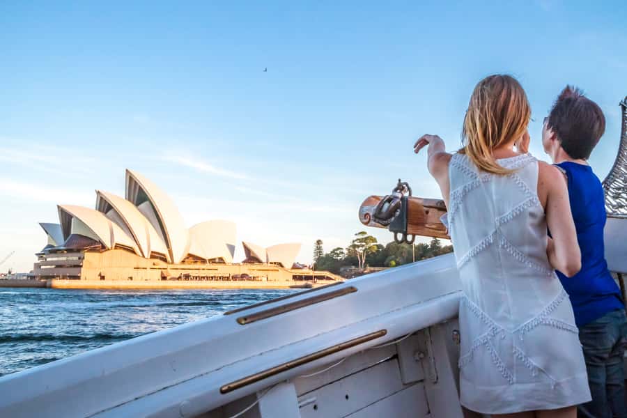 Sydney: Tall Ship Harbour Twilight Dinner Cruise - Southern Swan or Soren Larsen, what kind of ship night you’ll get